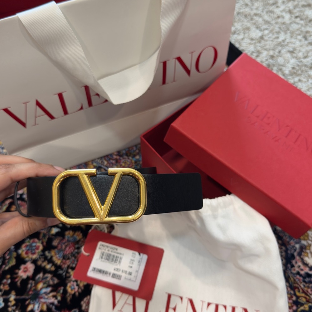 NWT 30 mm Valentino Black/Brown Leather Reversible Belt with Gold V Logo Buckle